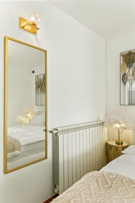 Casa De Povesti - Calea Victoriei Apartment บูคาเรสต์ ภายนอก รูปภาพ