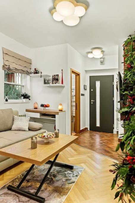 Casa De Povesti - Calea Victoriei Apartment บูคาเรสต์ ภายนอก รูปภาพ